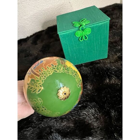 Li Bien Christmas Ornament 3 Wiseman Nativity Handpainted Box - Picture 4 of 7